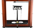 Balance de précision en vitrine. H 37 x 