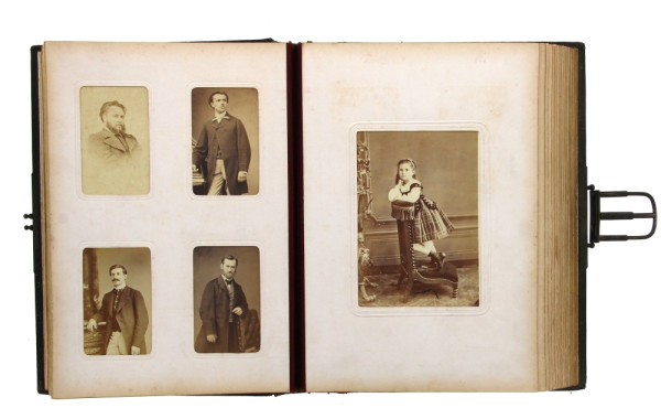 Album photos ancien relié cuir noir, con