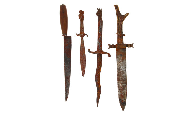 Lot de 4 couteaux : un couteau XIXème à 