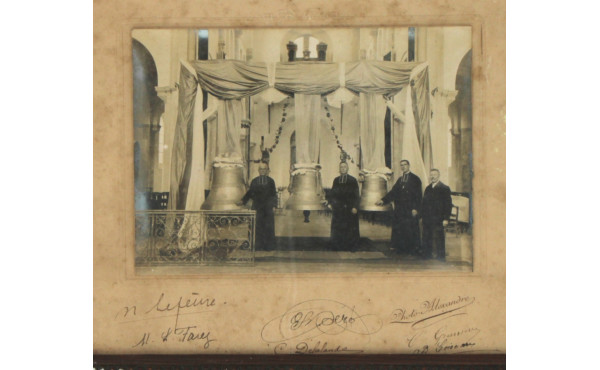 Photographie ancienne à décor d'une inau