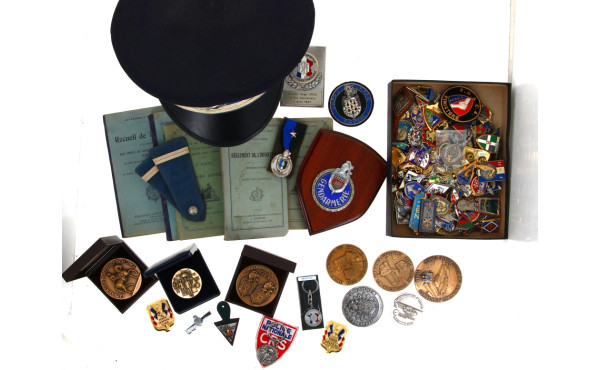 GENDARMERIE - Important ensemble d'insig