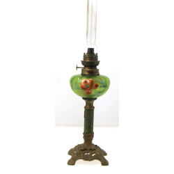 Lampe à pétrole ancienne, réservoir en v
