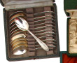 Service à gâteaux en inox comprenant 12 