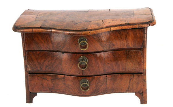 Petite commode de maîtrise en noyer, ouv