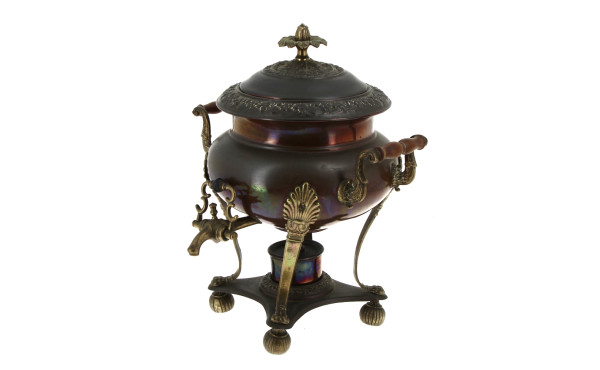 Petit samovar à décor de fleurs, palmett
