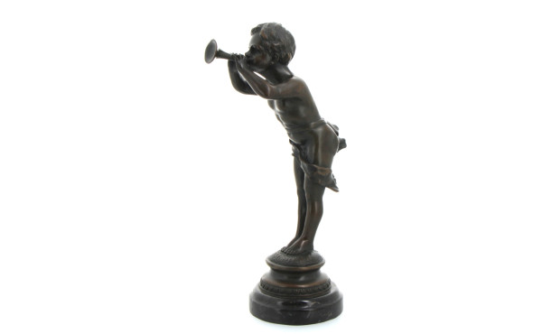 "Jeune enfant au cornet", sujet décorati