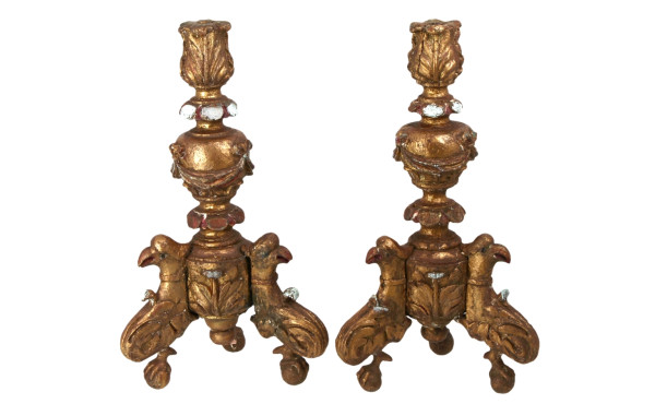 Paire de flambeaux anciens en bois sculp