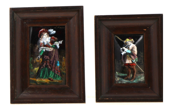 Paire de petits tableaux en émaux polych