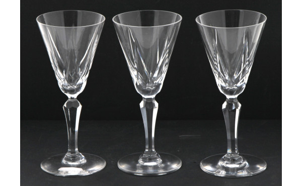 SAINT-LOUIS - 12 verres à vin en cristal