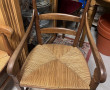 2 fauteuils paillés en bon état dépareil