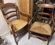 2 fauteuils paillés en bon état dépareil