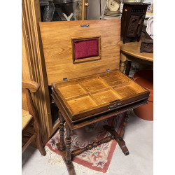 2 fauteuils paillés en bon état dépareil