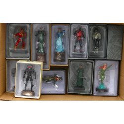 Lot de 12 figurines en BO, Marvel et div