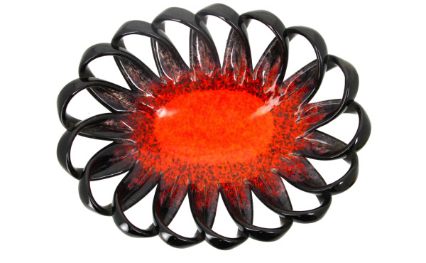 Coupe ovale en faïence noire et orangée,