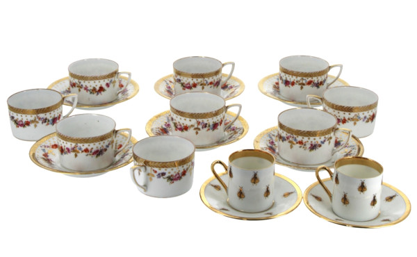 Série de 9 tasses et 6 sous tasses en po