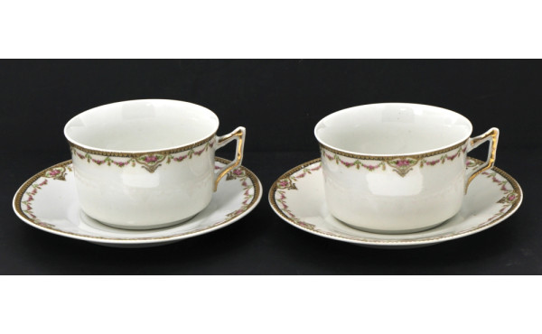 Deux paires de déjeuner avec sous-tasses