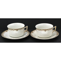 Deux paires de déjeuner avec sous-tasses