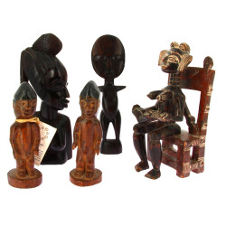 Lot de 5 sujets africains en bois sculpt