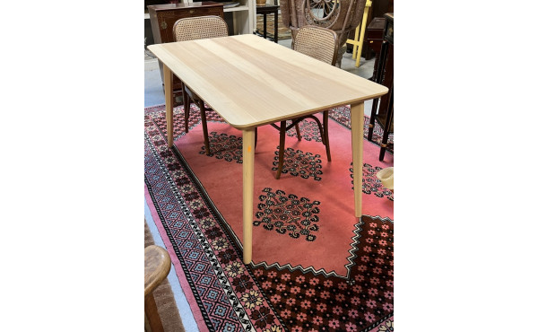 Table style scandinave en bois clair, H 