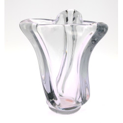 Vase trilobé en verre dans le goût de DA