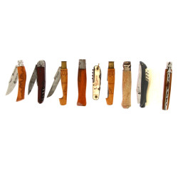 Lot de 9 couteaux pliants de différents 