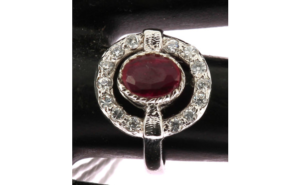 Bague en argent 925ème sertie d'un rubis