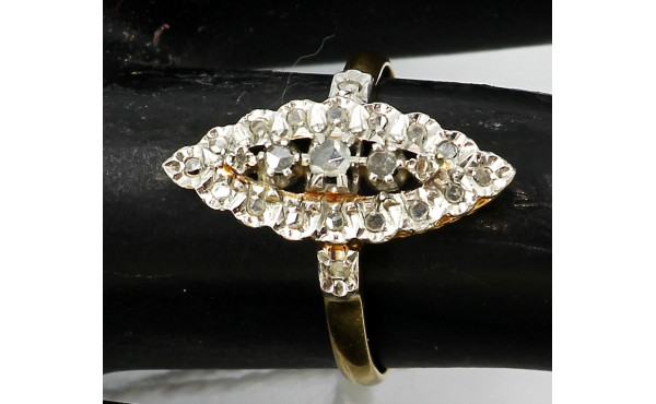 Bague marquise deux ors 18 carats, poinç