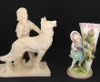 Groupe au putti en porcelaine blanche (r