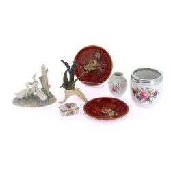 Lot comprenant un pot en porcelaine Roya