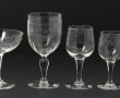 Service de verres à pied ancien en verre