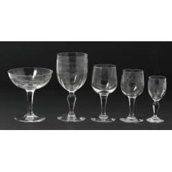 Service de verres à pied ancien en verre