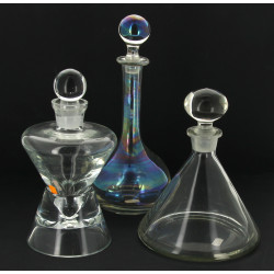 Lot de 3 carafes en verre et verre irisé