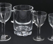 Service de verres anciens en verre gravé