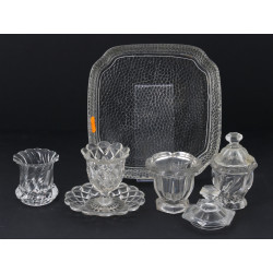 BACCARAT - Petit vase en cristal moulé d