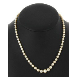 Collier de 71 perles de culture en chute