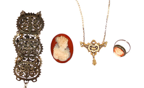 Lot de 4 bijoux anciens : collier en pla