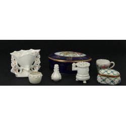 Lot de porcelaines : coffret ovale en po