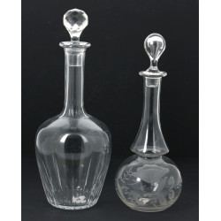 Lot de 2 carafes anciennes (une en verre