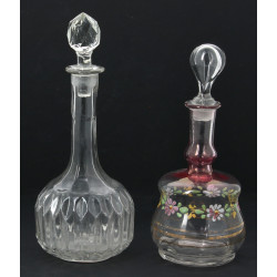 Lot de 2 carafes anciennes en verre dont