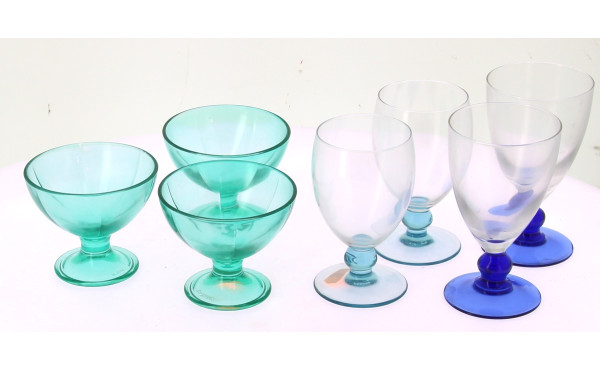 Lot de verreries modernes : 9 verres à p