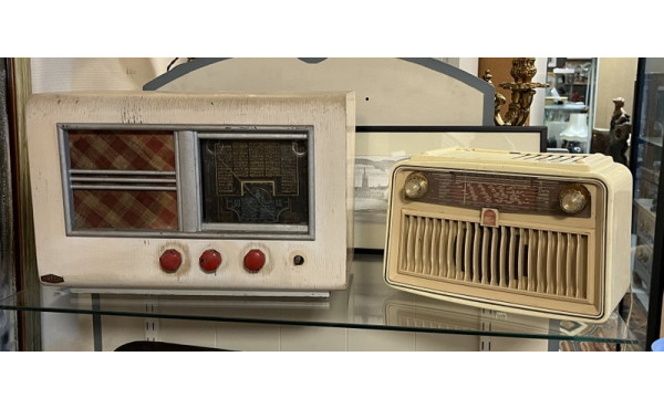 Lot de 2 postes de radio anciens en bois