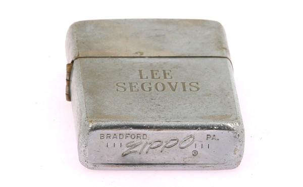 ZIPPO - Briquet marqué "Lee Segovis" et 