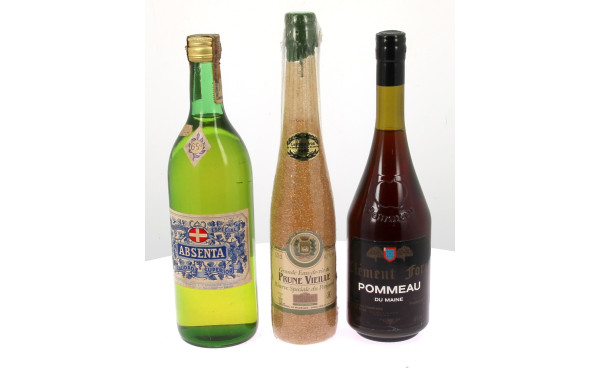 Lot de 3 bouteilles d'alcools: - Pommea