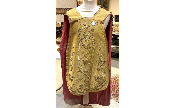 PARAMENTIQUE - Chasuble couleur or brodé