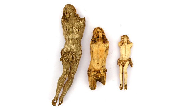 Trois CHRIST anciens, avec accidents et 