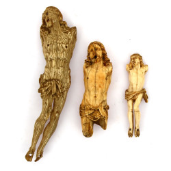 Trois CHRIST anciens, avec accidents et 