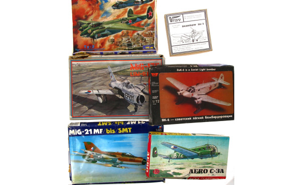 6 MAQUETTES vintages d'avions militaires