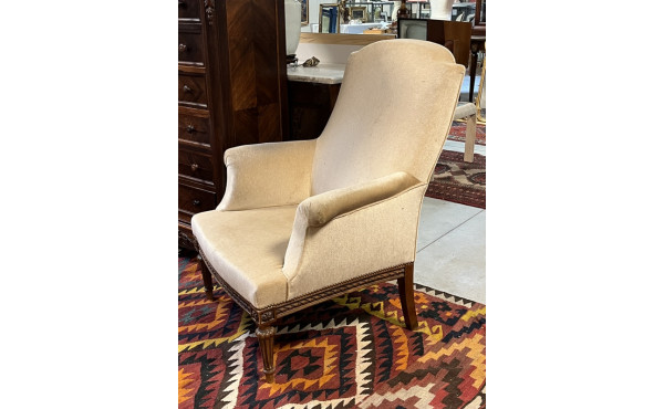 Fauteuil de style Louis XVI en bois natu