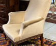 Fauteuil de style Louis XVI en bois natu