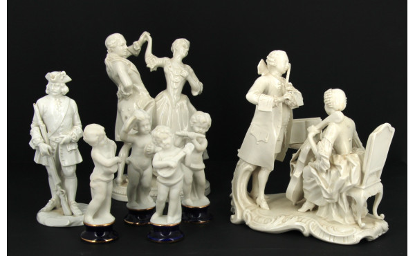 Lot de sujets en porcelaine : CAPODIMONT